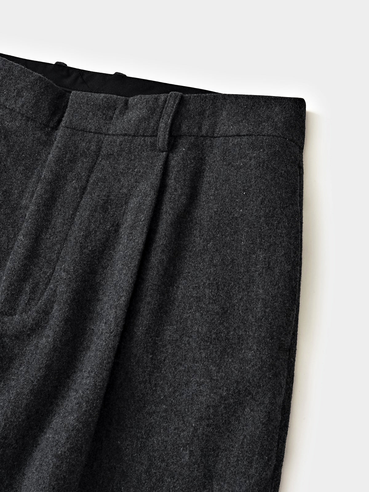 City Light Wool Pin-tuck Trouser (Black)