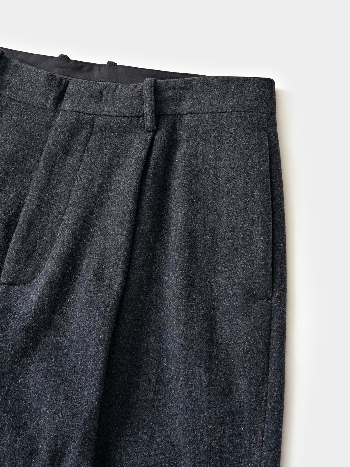 City Light Wool Pin-tuck Trouser (Charcoal)