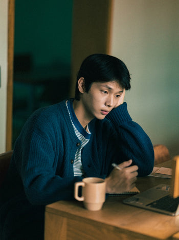 Fine Wool Roundneck Cardigan (Navy)