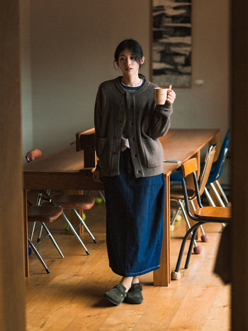 Fine Wool Roundneck Cardigan (Navy)