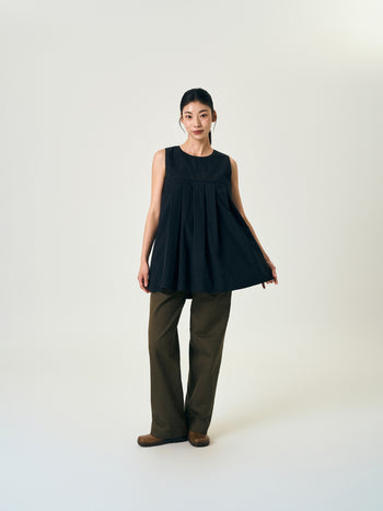 Pleats Sleeveless Top (Black)