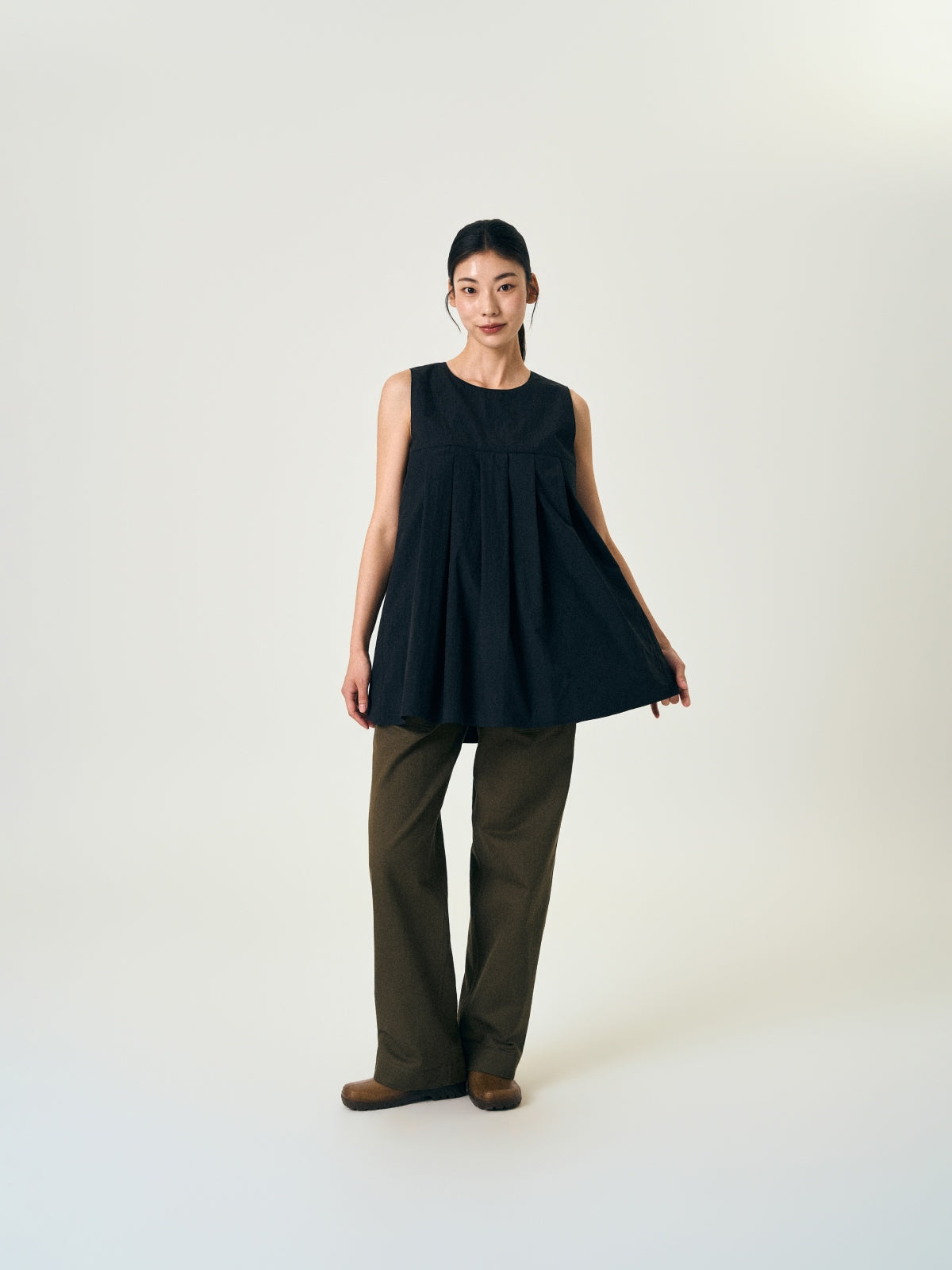 Pleats Sleeveless Top (Black)