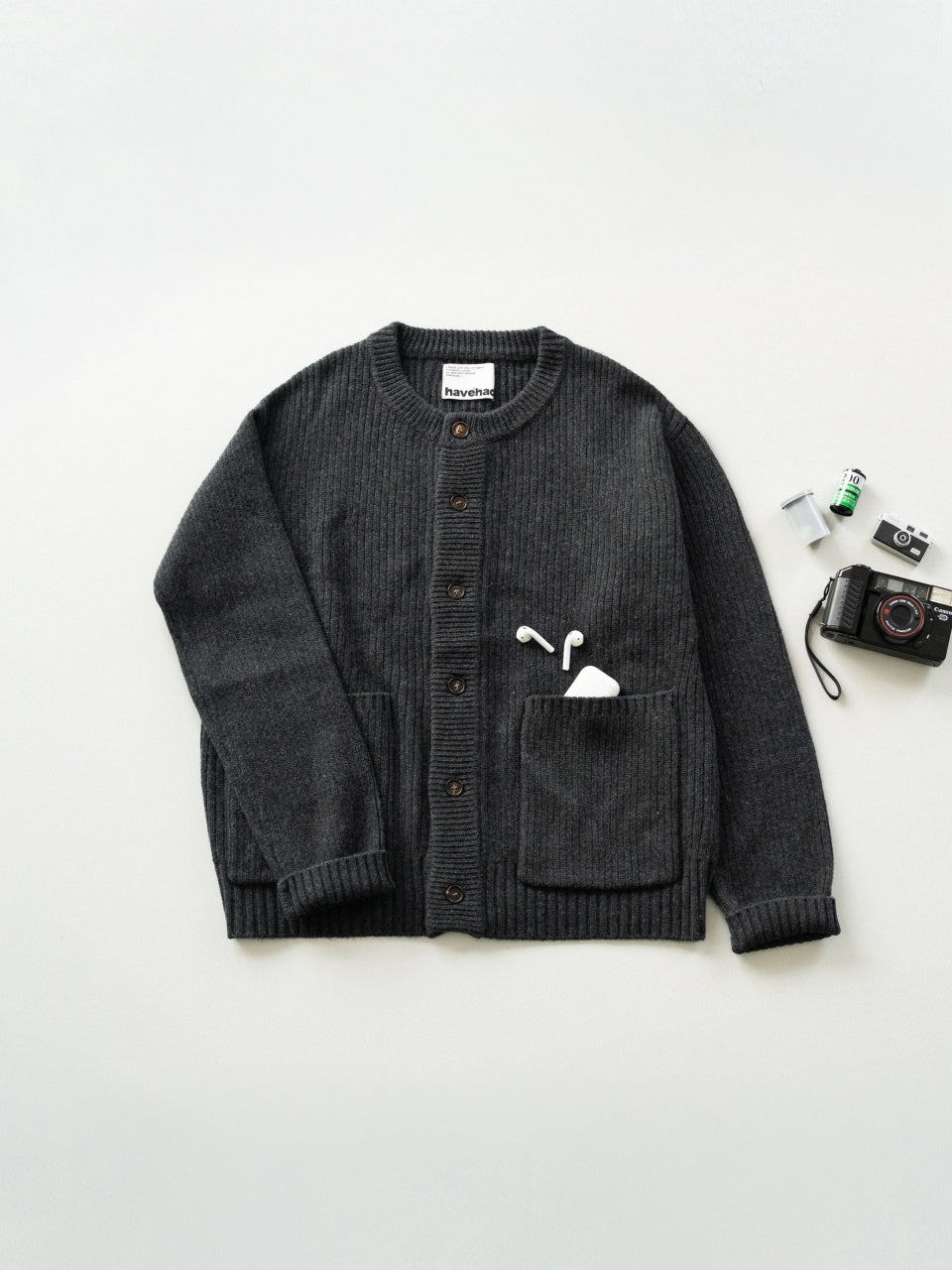 Fine Wool Roundneck Cardigan (Charcoal)