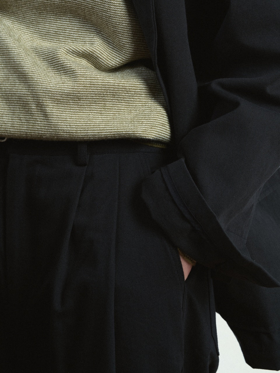 City Worker Pin-tuck Trouser (Navy)