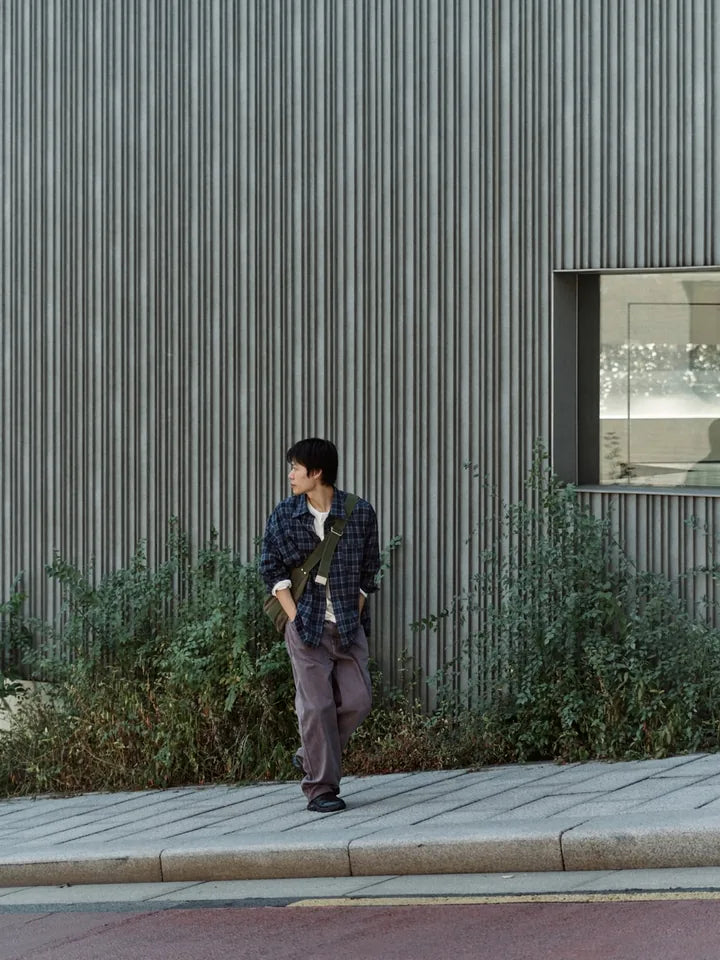

A check shirt and purple denim between sun and shade — 4